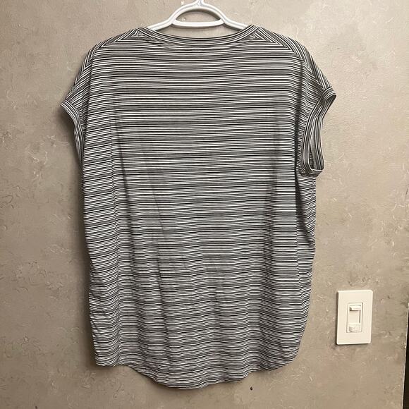 Athleta Cloudlight Stratus Tee L Black Cream
Stripe Travel - Picture 14 of 14